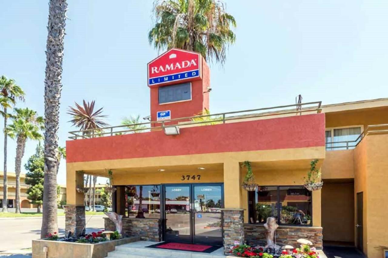 Ramada By Wyndham Near Seaworld / Mission Beach Сан-Диего Экстерьер фото